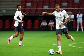 也是现代足 也是现代足